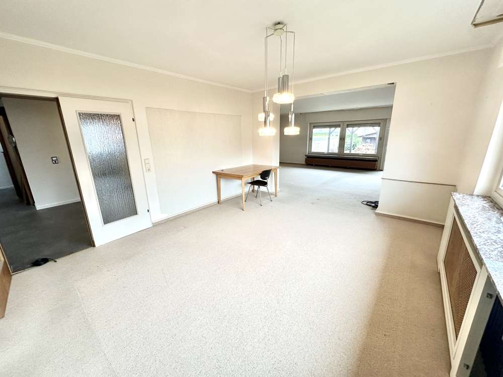 Immobilie in Ransbach-Baumbach - Großzügiges Einfamilienhaus mit großem Potenzial in ansprechender Lage - Bild 1