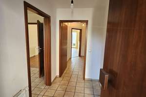 Schönes Reihenmittelhaus mit Garage in zentraler Wohnlage! – Sudetenweg 13-1, 71364 Winnenden – Vorschaubild 2