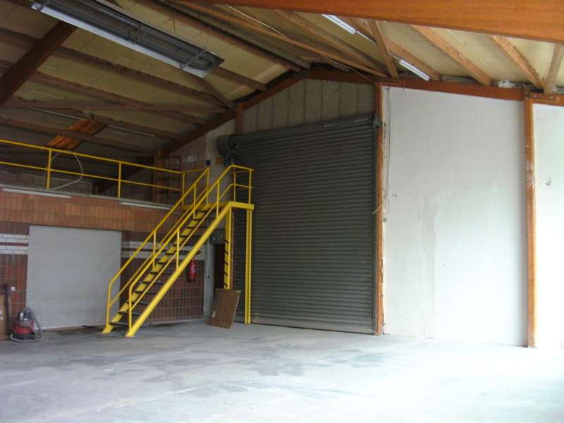 Ansprechende Werk-/und Lagerhalle zu vermieten!