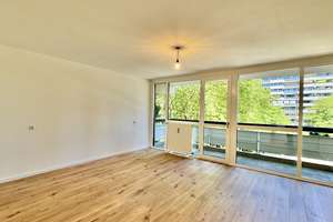 Vollständig renovierte 4-Zimmer-Wohnung im 3. OG mit 2 Balkonen und Garage in Köln-Weiden – Lübecker Str. 13, 50858 Weiden, Köln – Vorschaubild 3