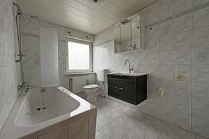 Ein Haus zwei Wohnung und ein großes Grundstück  – Die vollständige Adresse der Immobilie erhältst du vom Anbieter., 93057 Konradsiedlung-Wutzlhofen, Regensburg – Vorschaubild 10
