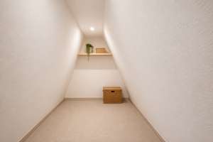 Exklusive Dachgeschosswohnung mit wohnlich ausgebautem Spitzboden in Bestlage von Marienthal – Die vollständige Adresse der Immobilie erhältst du vom Anbieter., 22043 Marienthal, Hamburg – Vorschaubild 15