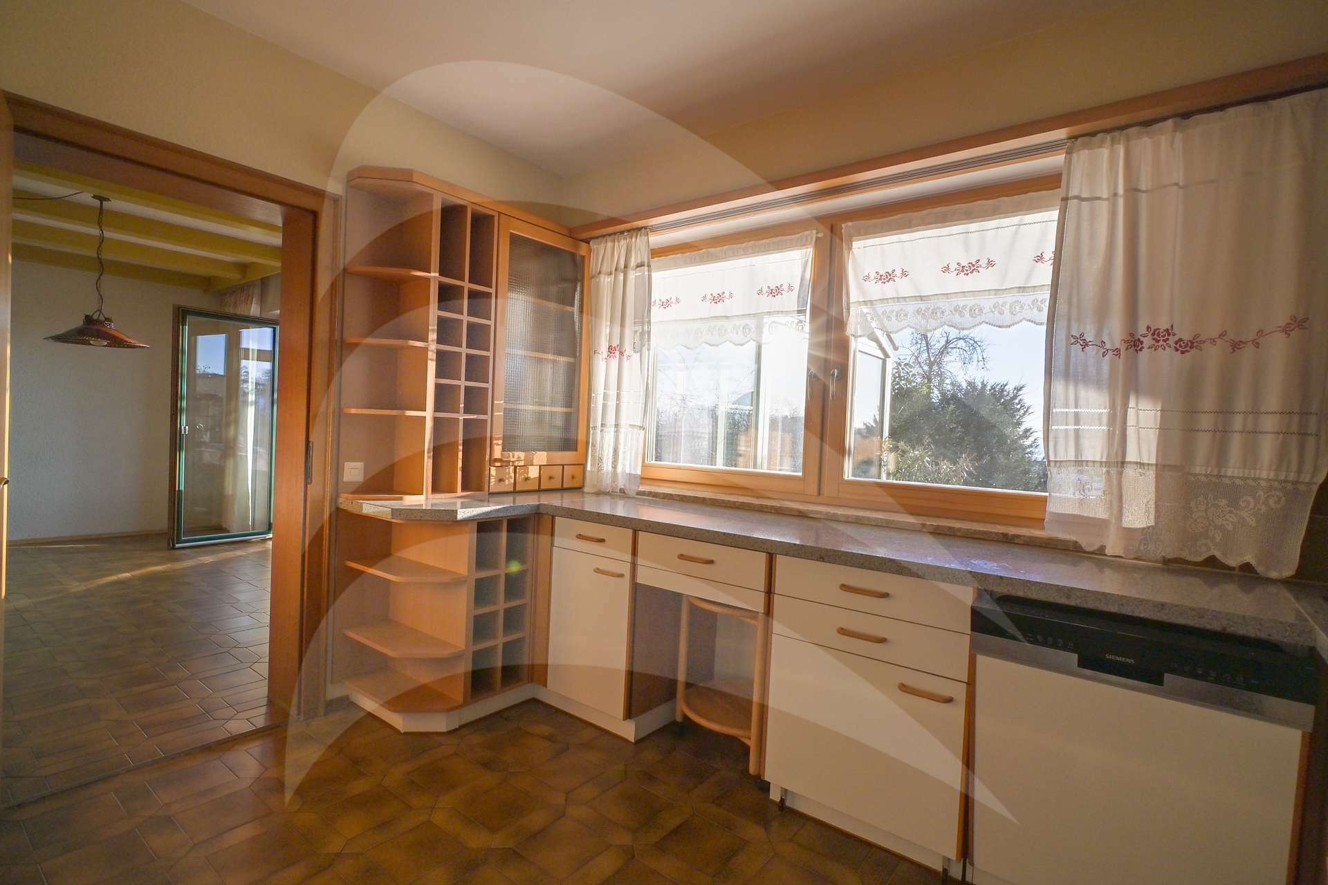 Immobilie in Marklkofen - Geräumiges Einfamilienhaus mit Weitblick ins Vilstal - Bild 8