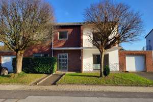 BEZUGSFREI: 2-FAMILIENHAUS MIT 2 GARAGEN UND TOLLEM GARTEN IN ROMMERSKIRCHEN-ANSTEL ZU VERKAUFEN... – Am Rosenend 5, 41569 Rommerskirchen – Vorschaubild 1