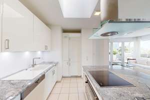Komfortable Drei-Zimmer-Penthousewohnung mit Skylineblick und zwei Tiefgaragenplätzen – 60528 Niederrad, Frankfurt am Main – Vorschaubild 5