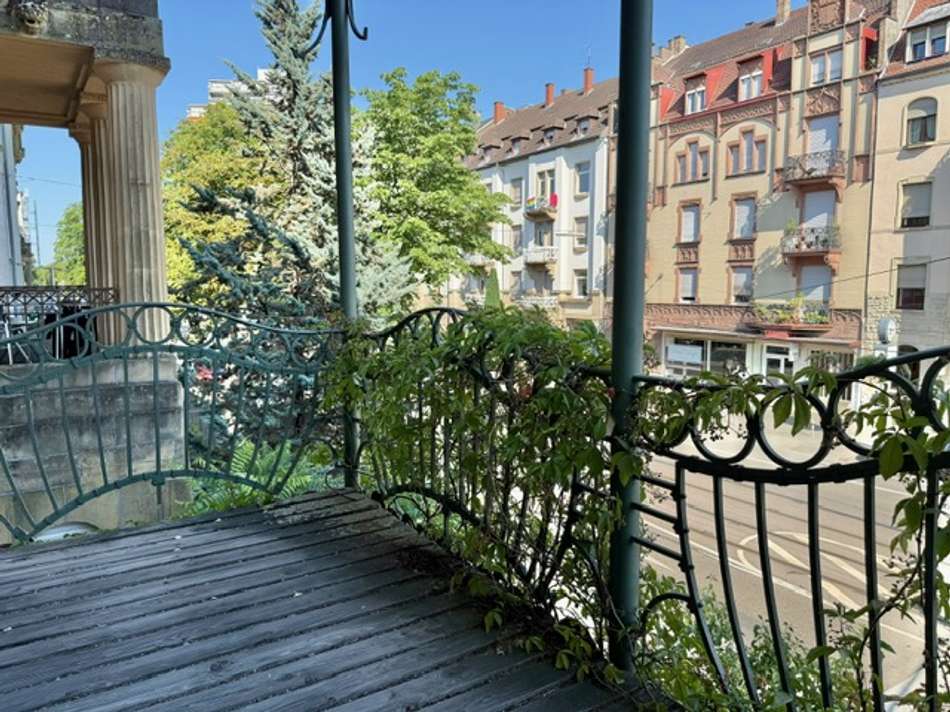 Balkon zur Straßenseite