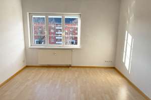 Seidnitz - ruhige Seitenstraße: 3-Zi.-Wohnung mit Balkon - frei ab September – Winterbergstraße 84e, 1237 Seidnitz/Dobritz, Dresden – Vorschaubild 2