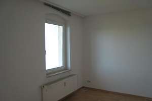 Große 2-Zimmer mit Laminat, Wannenbad, Stellplatz und Balkon in ruhiger Lage! EBK mgl. – Glösaer Straße 19, 9131 Ebersdorf, Chemnitz – Vorschaubild 6