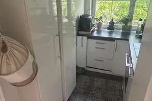 Modernisierte 2,5-Raum-Wohnung mit Balkon und Einbauküche in München – Die vollständige Adresse der Immobilie erhältst du vom Anbieter., 81827 Waldtrudering, München – Vorschaubild 3
