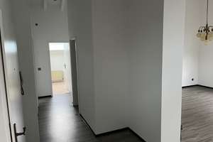  renovierte DG-Wohnung mit Stellplätzen und Dachterrasse+++ – Hungerbergstrasse 72, 71364 Winnenden – Vorschaubild 5