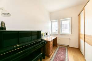 Komfortables Wohnen in gepflegtem Ambiente – 4,5 Zimmer mit Balkon – Die vollständige Adresse der Immobilie erhältst du vom Anbieter., 89231 Neu-Ulm – Vorschaubild 15
