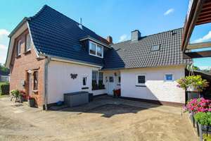 Charmante Doppelhaushälfte mit schönem Außenbereich und neuem Dach in ruhiger Lage von Pönitz – Die vollständige Adresse der Immobilie erhältst du vom Anbieter., 23684 Scharbeutz – Vorschaubild 1