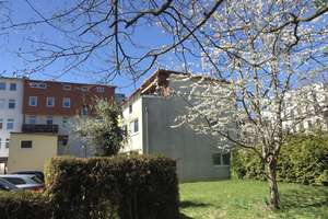 Helle 2-Zi. Wohnung mit Blick ins Grüne & großzügigem Balkon 