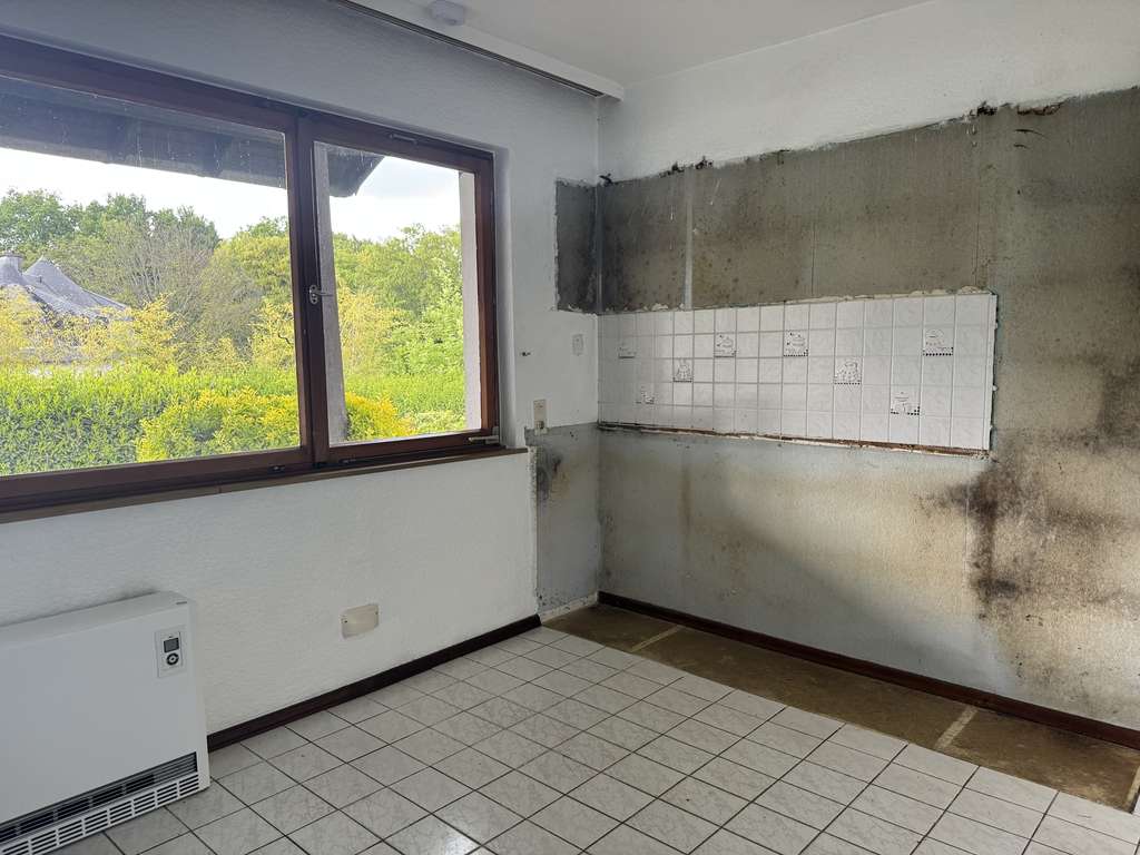 Immobilie in Rösrath - MANNELLA *Wohnhaus mit Einliegerwohnung & großem Garten* Renovierungsbedürftiges Haus mit viel Platz - Bild 2