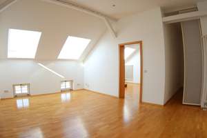 Dachgeschosswohnung mit Panoramablick und großer Terrasse im Herzen Leipzigs – Die vollständige Adresse der Immobilie erhältst du vom Anbieter., 4105 Zentrum-Nord, Leipzig – Vorschaubild 2