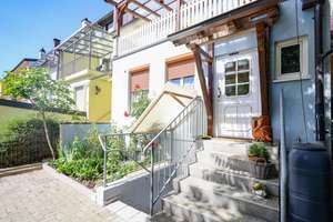 Attraktives Reihenhaus mit großer Terrasse, 2 Stellplätzen und viel Potenzial in Grenznähe! – Die vollständige Adresse der Immobilie erhältst du vom Anbieter., 79540 Lörrach – Vorschaubild 2