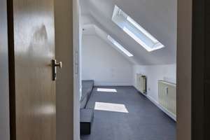 Nettes saniertes Dachgeschoss-Apartment (Provisionsfrei) im Zentrum von Düsseldorf – Die vollständige Adresse der Immobilie erhältst du vom Anbieter., 40215 Friedrichstadt, Düsseldorf – Vorschaubild 2