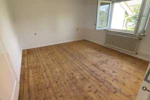 Wohnen mit Charakter: Modernisiertes Einfamilienhaus mit grossen Garten in Jestetten – Nohlstrasse 10, 79798 Jestetten – Vorschaubild 3