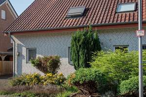 Perfekt für Ihre kleine Familie - Doppelhaushälfte in ruhiger aber zentraler Lage von Heepen! – Die vollständige Adresse der Immobilie erhältst du vom Anbieter., 33719 Heepen, Bielefeld – Vorschaubild 2