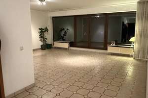 Eigener großer Garten in familienfreundlicher Lage 