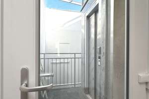 Provisionsfrei...SCHÖNE, SEHR HELLE DACHGESCHOSS-WHG. M. 2 x TERRASSEN WEITBLICK, LIFT-BARRIEREFREI – Die vollständige Adresse der Immobilie erhältst du vom Anbieter., 10405 Prenzlauer Berg, Berlin – Vorschaubild 12