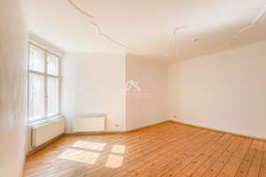 ARNIMKIEZ! GROßZÜGIGE UND KLASSISCHE ALTBAUWOHNUNG MIT BALKON IN PRENZLAUER BERG! PROVISIONSFREI!