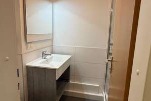 Helles und ruhiges 1-Zimmer-Apparement (für  1 Person) mit kl. Balkon in M-NeuhausenBalkon – Landshuter Allee 79, 80637 Dom Pedro, München – Vorschaubild 7