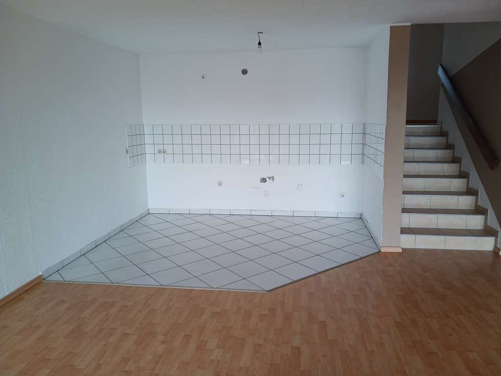 Helle und gepflegte 3-Zimmer-Maisonette-Wohnung mit großem Balkon in Rodgau