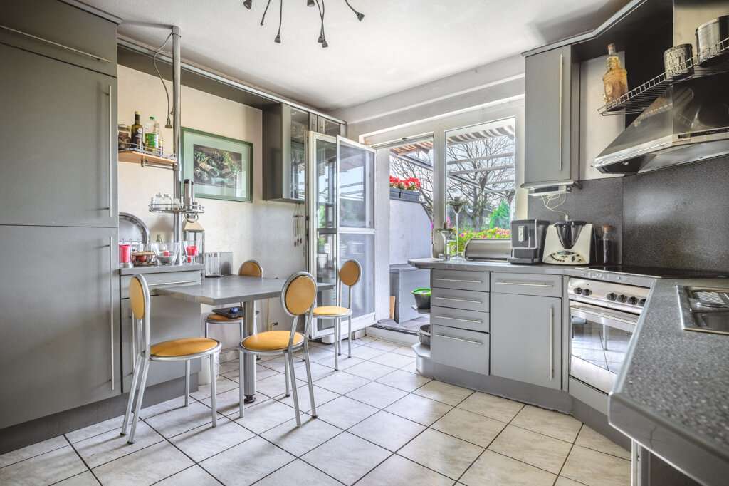 Immobilie in Aldenhoven - Großes, freistehendes Einfamilienhaus mit Einliegerwohnung und Garage  in Siersdorf - Bild 7