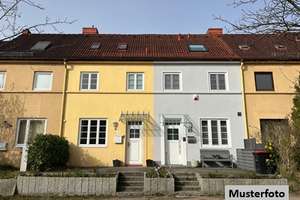Dreifamilienhaus nebst Garage