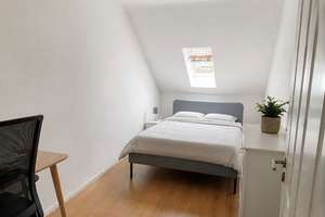 Vollständig möbliert: Charmante Dachgeschosswohnung im Altbau in zentraler Lage von Krefeld – Die vollständige Adresse der Immobilie erhältst du vom Anbieter., 47798 Stadtmitte, Krefeld – Vorschaubild 5