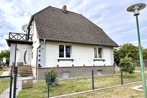 HORN IMMOBILIEN +RESERVIERT! Einfamilienhaus in Löcknitz mit Pool, Gästehaus / Büro und Doppelgarage – Uecker-Randow (Kreis) – Vorschaubild 2