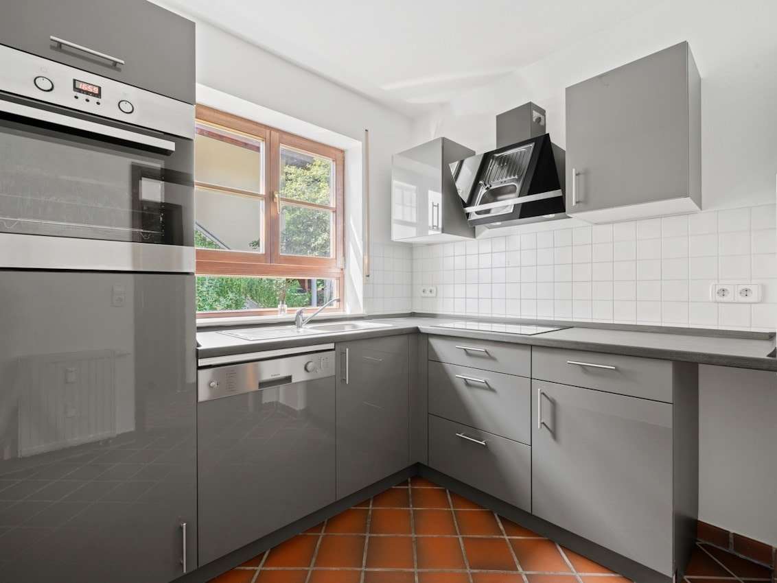 Immobilie in Meersburg - Exklusive 2,5 Zimmerwohnung - grandiose Lage
180° See- und Bergsicht - vis à vis der Insel Mainau - Bild 3