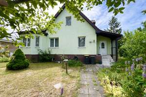 Berlin / Mahlsdorf - Attraktives Grundstück mit Haus: Sanierung oder Abriss - entscheiden Sie! – Die vollständige Adresse der Immobilie erhältst du vom Anbieter., 12623 Mahlsdorf, Berlin – Vorschaubild 2