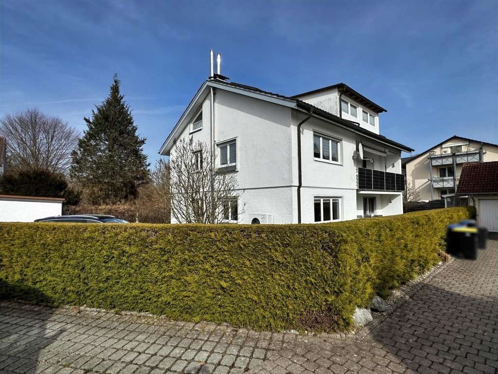 Immobilie in Isny im Allgäu - Modernisiertes und gepflegtes Dreifamilienhaus mit perfekter EG Wohnung für Eigennutzer in Isny i.A. - Bild 1