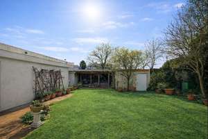 Exklusives Wohnen auf einer Ebene –Bungalow mit Südgarten und 2 Garagen in begehrter Lage von Lörick – Die vollständige Adresse der Immobilie erhältst du vom Anbieter., 40547 Lörick, Düsseldorf – Vorschaubild 8