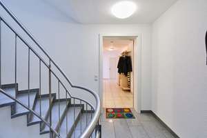140 m² Wohnkomfort | 4,5 Zimmer | Große Sonnenterrasse | TG-Stellplatz – Die vollständige Adresse der Immobilie erhältst du vom Anbieter., 70794 Filderstadt – Vorschaubild 2