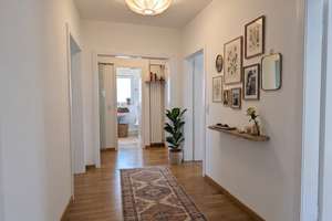 Großzügige 4-Zimmer-Erdgeschosswohnung mit zwei Balkonen, zwei Bädern und Altbauflair