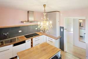 Wohnen mit Seele und Weitblick: Lichtdurchflutete 3 -Zimmer-Wohnung mit Kampenwand-Blick