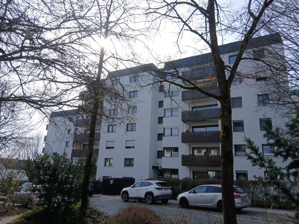 Immobilie in Ebersberg - Provisionsfrei: Großzügige 5-Zimmer-Wohnung mit Westbalkon & Weitblick in Ebersberg-Südwest - Bild 0