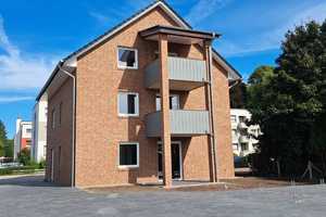 3-Zimmer Mietwohnung im Obergeschoss mit Balkon sowie Carport mit Schuppen in Bremerhaven – Bremerhaven – Vorschaubild 2