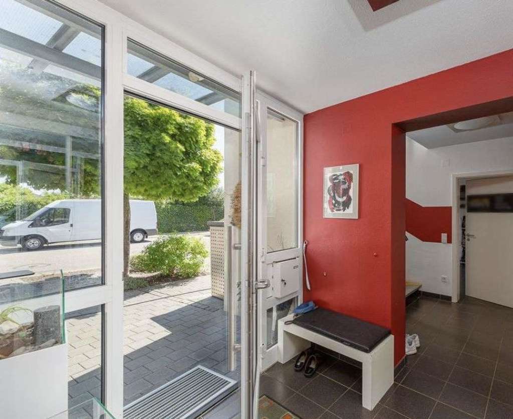 Immobilie in Steinmauern - Stilvolle Wohnresidenz mit Pool, Privatsphäre und großzügigem Raumkonzept - Bild 1