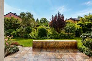 Erdgeschoss-Idylle: 2 Zimmer, Südterrasse, Einbauküche – barrierearmes Wohnen im Grünen