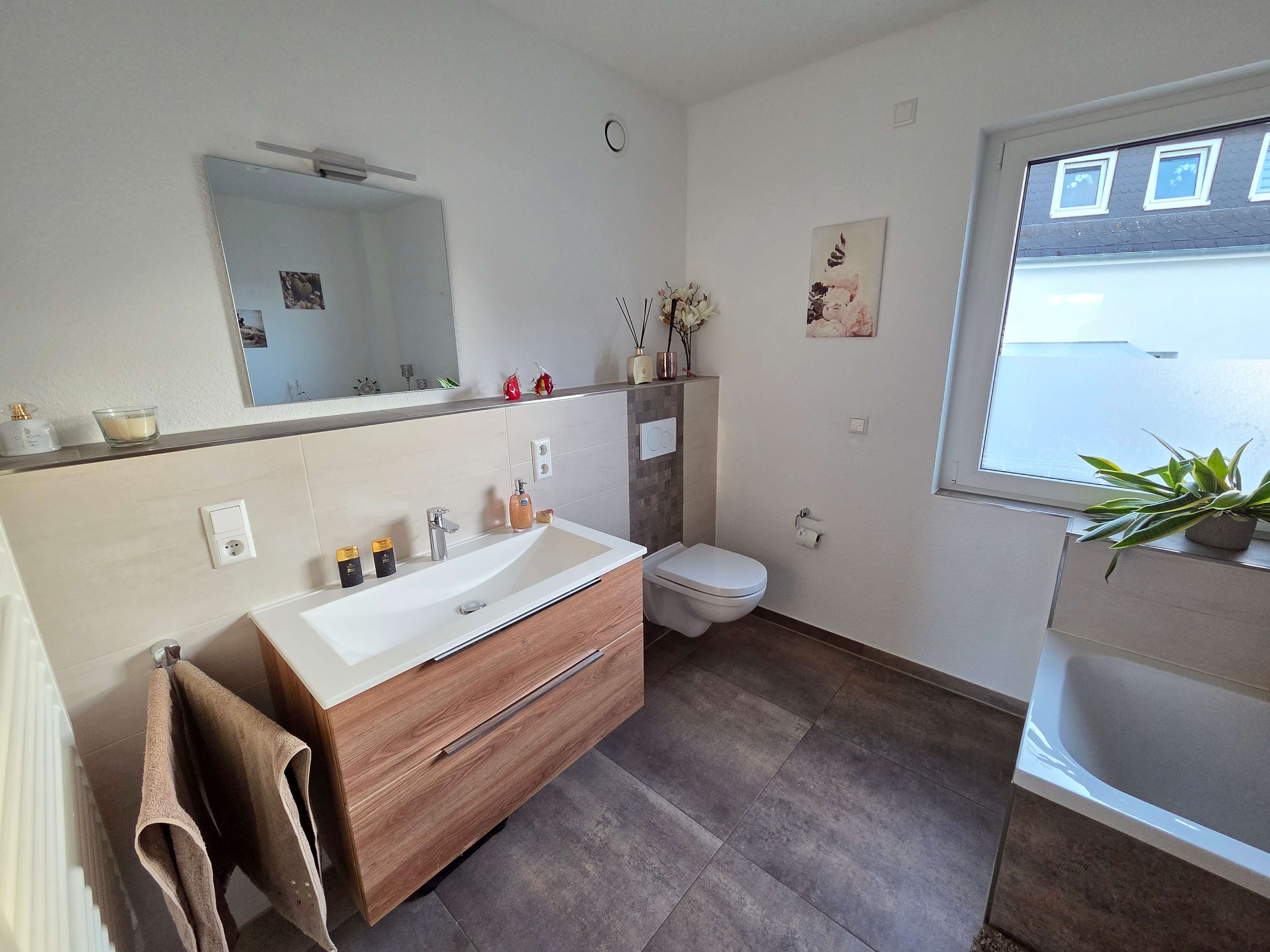 Immobilie in Görgeshausen - Von RTI: Modernes KFW-55 Effizienzhaus mit PV-Anlage & niedrigen Energiekosten in Görgeshausen! - Bild 1