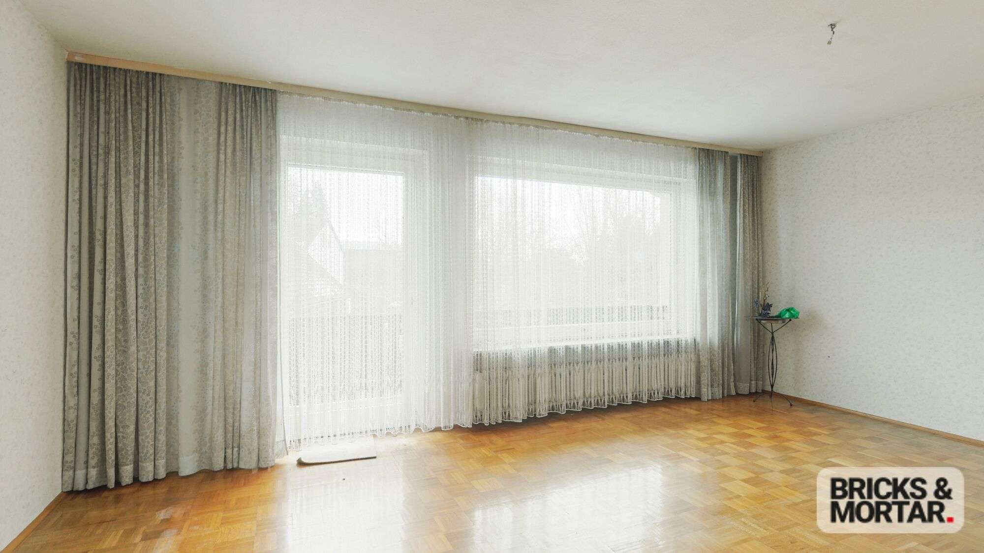 Immobilie in Zusmarshausen - Ortsrandlage - Renovierungsbd.  Ein-, Zweifamilien- oder Mehrgenerationenhaus mit großem Grundstück - Bild 1