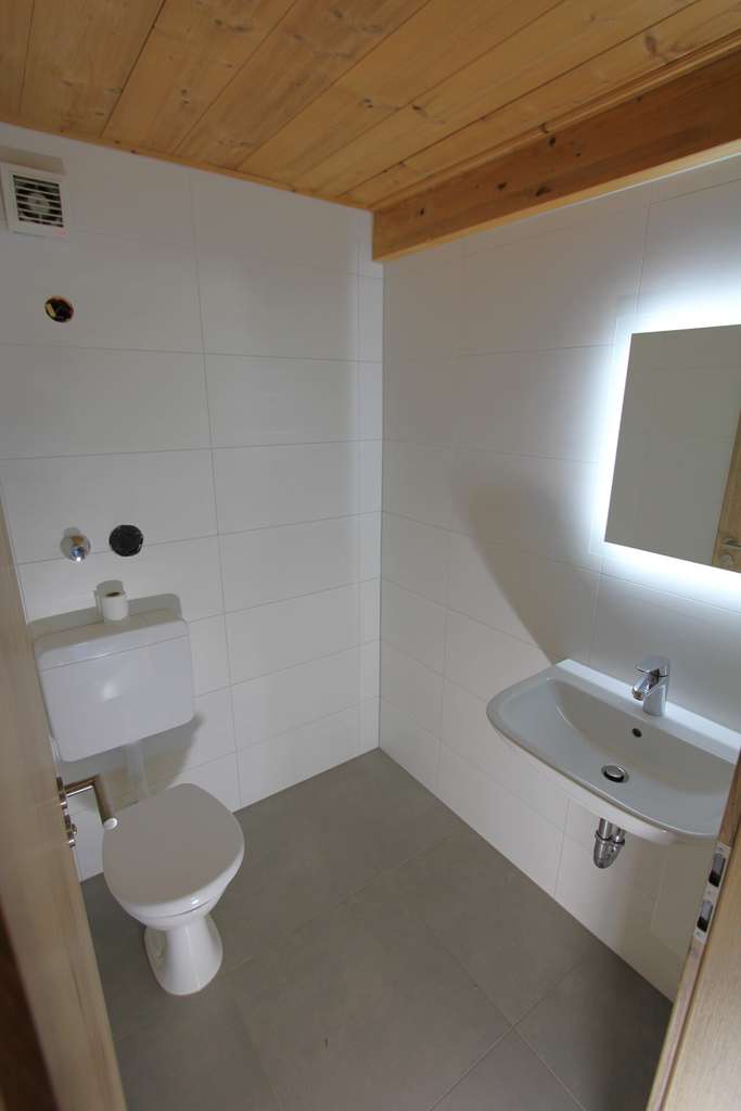 Immobilie in Sindelsdorf - Lichtdurchflutete 3-Zi.-mit Option auf 4-Zi.-DG - Whg. sofort beziehbar! - Bild 2