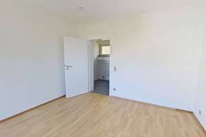 Große 3,5-Zimmer-Wohnung mit BALKON und 2 Bädern in ruhiger Wohnlage im Kölner Norden – Haselnußweg 11, 50767 Heimersdorf, Köln – Vorschaubild 4