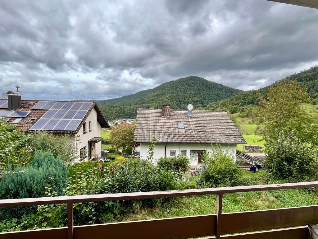 Immobilie in Loffenau - Einfamilienhaus mit Einliegerwohnung und toller Aussicht in Loffenau - Bild 1