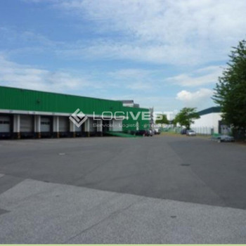 Lagerhalle mit Außengelände und Büroflächen