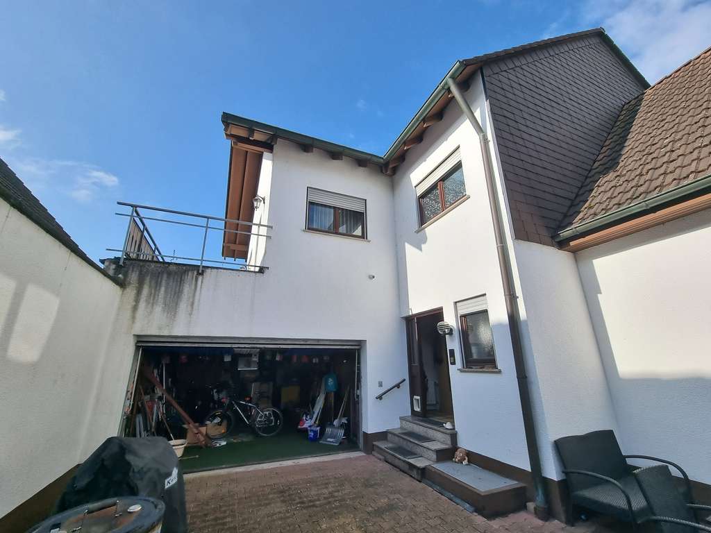 Immobilie in Rheinstetten - Großzügig wohnen wie im eigenen Haus – 161 m² Wohnfläche, Terrasse & 3 Balkone - Bild 0